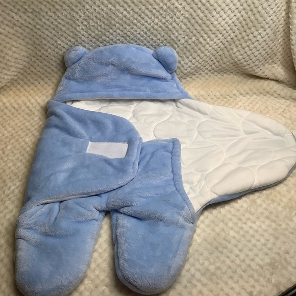 Blue Bear Hooded Swaddle Blanket For Baby 0-3M - Picture 2 of 5